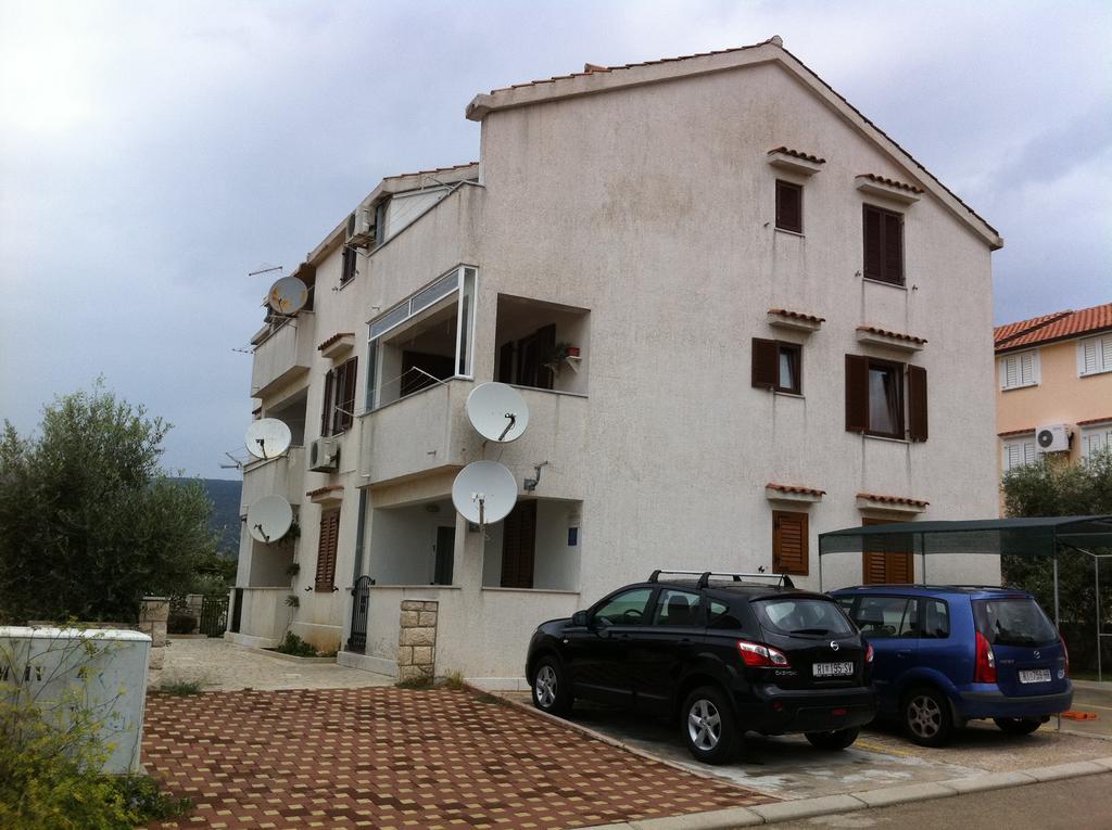 Apartment Lea Cres Luaran gambar