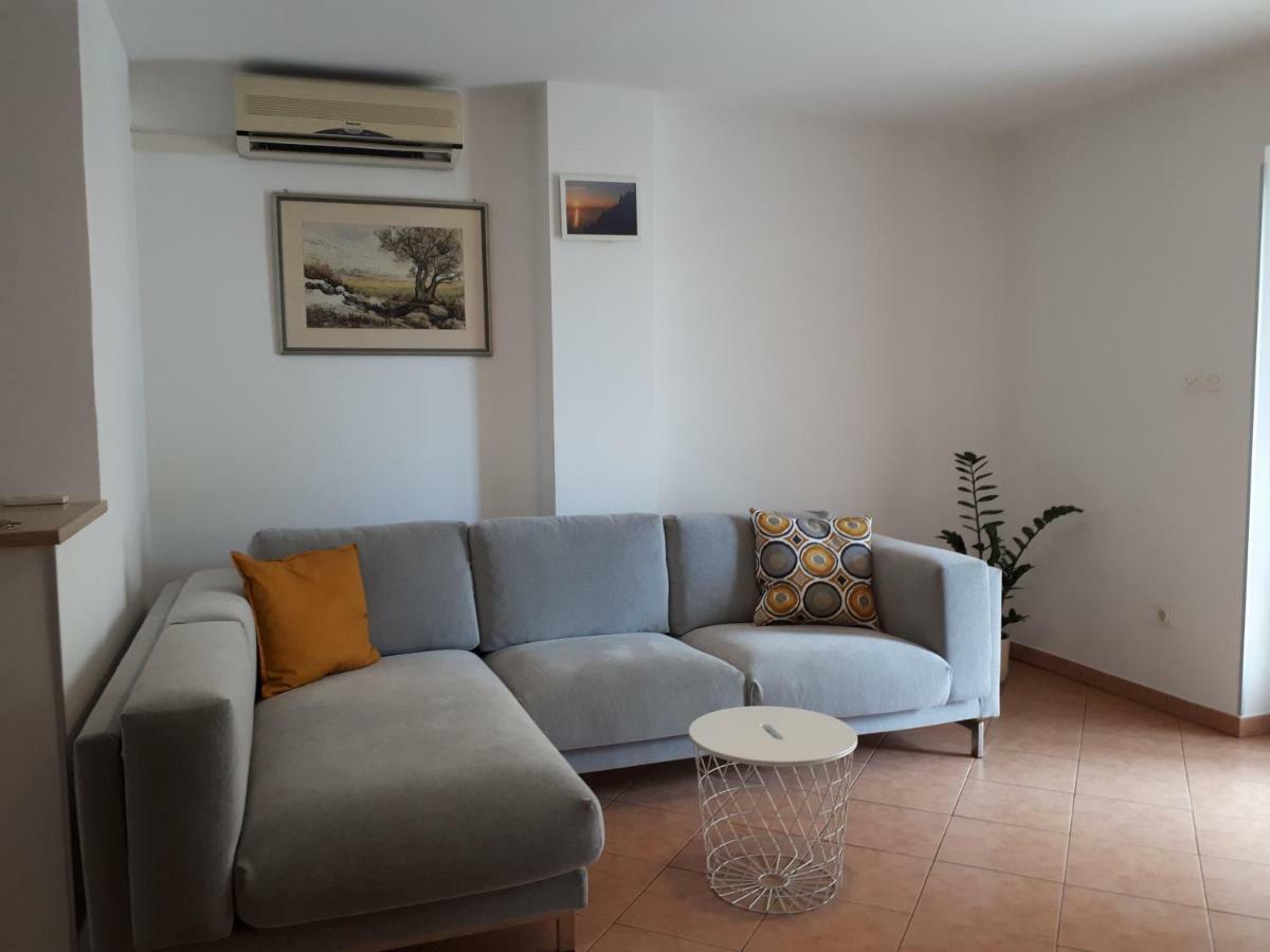 Apartment Lea Cres Luaran gambar