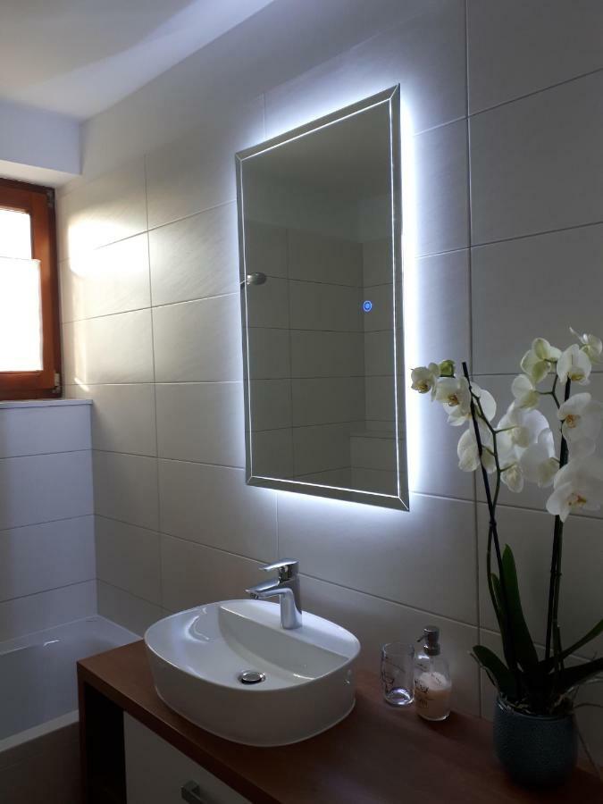 Apartment Lea Cres Luaran gambar