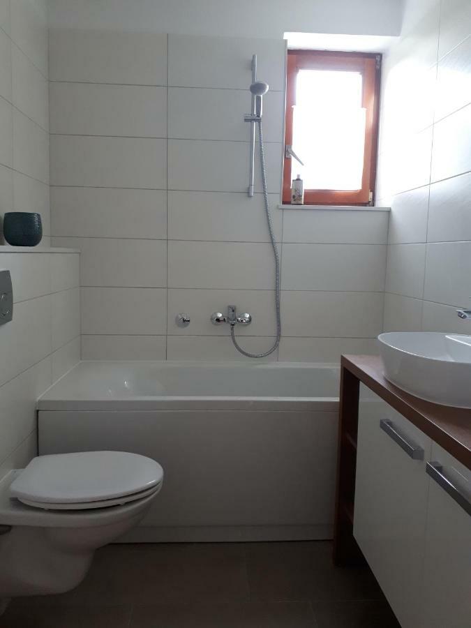 Apartment Lea Cres Luaran gambar