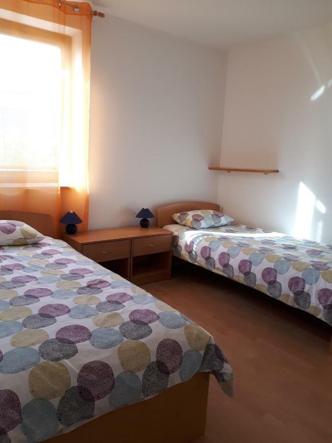 Apartment Lea Cres Luaran gambar